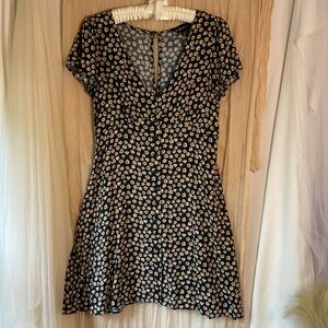 My Michelle Sz M dress! Open neck, buttons, mini!  Blue w/yellow flowers